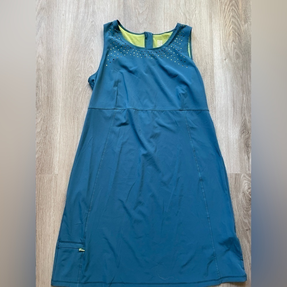 Title Nine Shelter Smelter dress, size 10, UV Protection